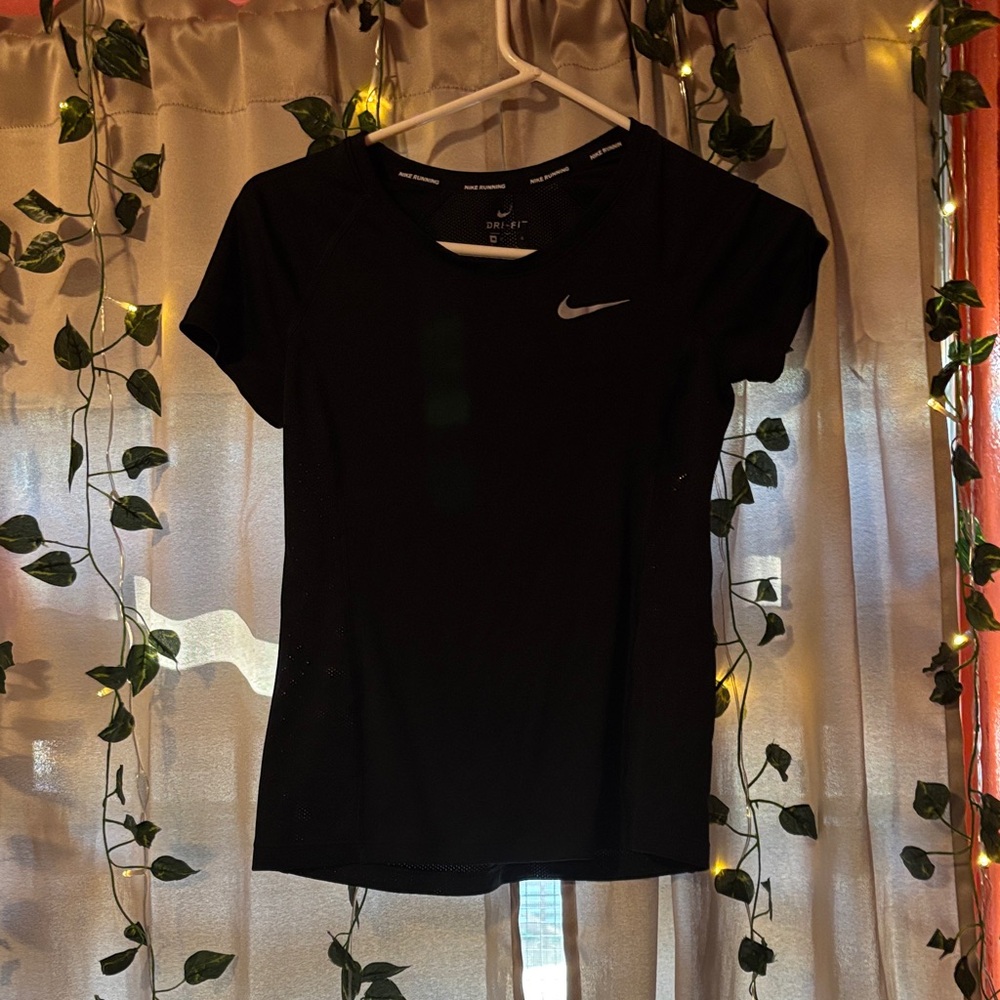 Nike Women's Black Short Sleeve Tee